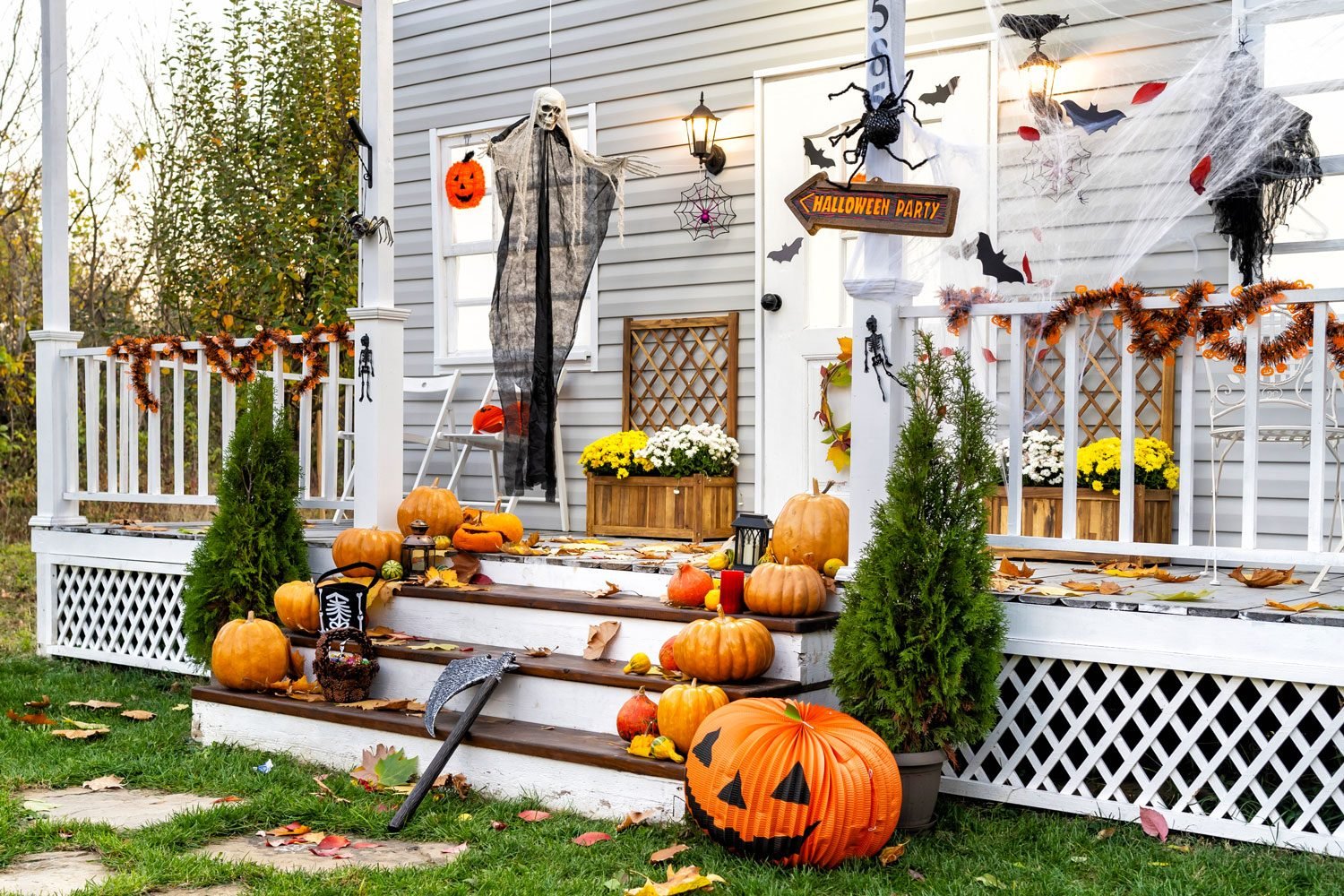 Haunted Hill Farm Shop -Haunted Hill Farm Shop FT Getty 1254722167 Resize Recolor Crop DH FHM How to Decorate Your House for Halloween